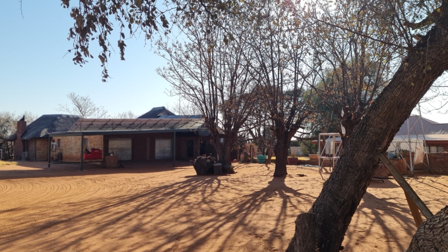 6 Bedroom Property for Sale in Olifantshoek Rural Northern Cape